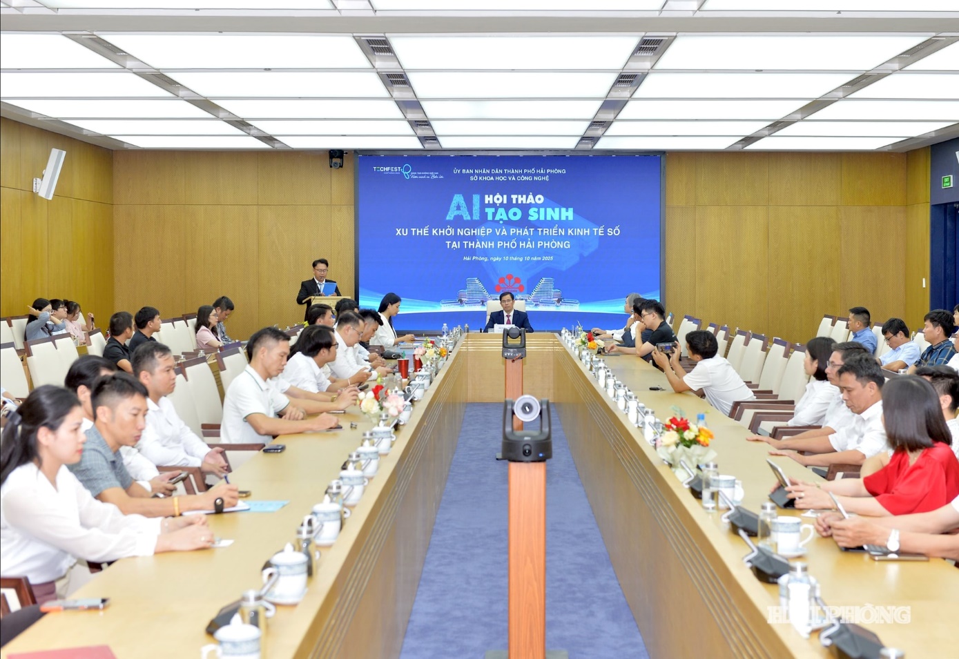 Quang cảnh ội thảo.