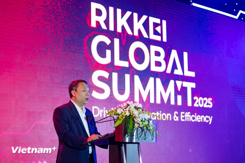 Ông Nguyễn Huy Dũng - Ủy viên chuyên trách Ban Chỉ đạo Trung ương về phát triển khoa học công nghệ, đổi mới sáng tạo và chuyển đổi số phát biểu tại sự kiện Rikkei Global Summit 2025. (Ảnh: Minh Sơn/Vietnam+)