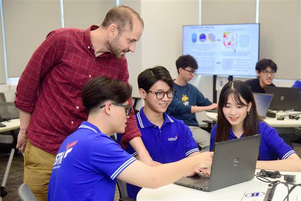 Nhân lực – điểm tựa của phòng thủ số quốc gia