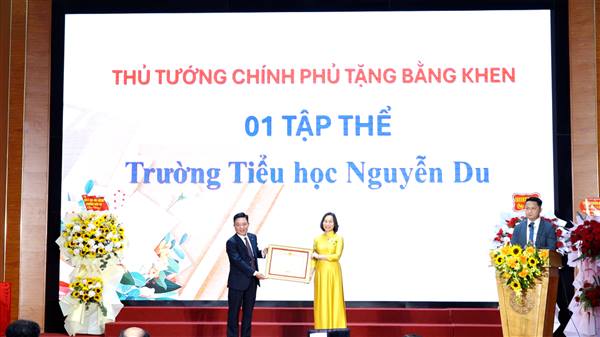 Đảng ủy - Hội đồng nhân dân - Ủy ban nhân dân - Ủy ban Mặt trận Tổ quốc Việt Nam phường tổ chức kỷ niệm 43 năm ngày Nhà giáo Việt Nam (20/11/1982 – 20/11/2025)