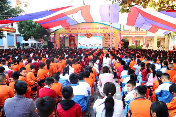 Hơn 800 học sinh và cán bộ giáo viên trường Tiểu học Nguyễn Du được truyền thông về Quyền trẻ em, phòng chống xâm hại và tai nạn thương tích trẻ em