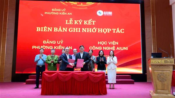 Hội nghị tập huấn sử dụng ứng dụng trí tuệ nhân tạo (AI) phục vụ công tác cho cán bộ, công chức, viên chức phường, cán bộ quản lý các nhà trường và các chi, đảng bộ trên địa bàn phường