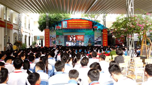 Bộ phim “Mưa đỏ” được công chiếu miễn phí cho cán bộ, giáo viên, nhân viên và 830 em học sinh trường THCS Bắc Sơn