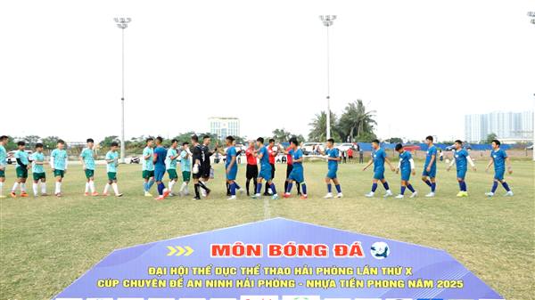 Đội bóng phường Kiến An thắng tưng bừng 10–0 trước phường Kinh Môn tại vòng 3 trong khuôn khổ Đại hội Thể dục Thể thao Hải Phòng lần thứ X