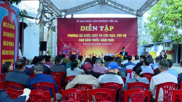 Ủy ban nhân dân phường Kiến An tổ chức Diễn tập phương án chữa cháy và cứu nạn, cứu hộ tại chợ Đầm Triều năm 2025.