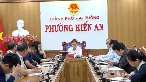 UBND phường nghe báo cáo tiến độ các công trình, dự án trên địa bàn