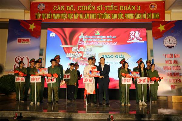 Liên Đội trường THCS Đồng Hoà tổ chức chuyên đề cấp thành phố “Sao nhập ngũ - Vững bước dưới cờ Tổ quốc”