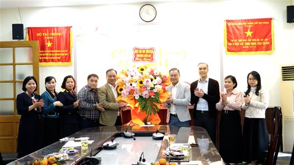 Lãnh đạo phường Kiến An thăm, chúc Tết Thuế cơ sở 5 thành phố Hải Phòng