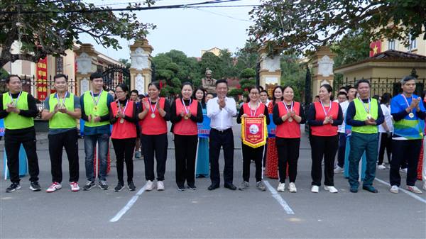 Giải Kéo co khối công chức, viên chức, người lao động trong chương trình Đại hội Thể dục Thể thao phường Kiến An lần thứ I năm 2025 diễn ra sôi nổi