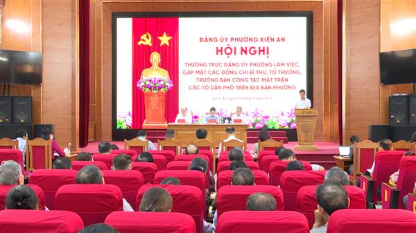 Thường trực Đảng ủy phường làm việc, gặp mặt Bí thư, Tổ trưởng, Trưởng Ban công tác Mặt trận các tổ dân phố trên địa bàn phường