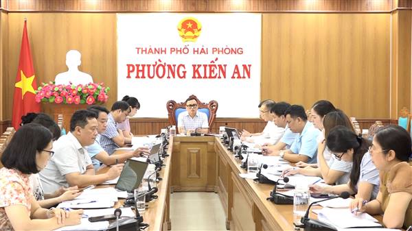 Ban Kinh tế - Ngân sách và Ban Văn hoá – Xã hội HĐND phường thẩm tra các Tờ trình, Dự thảo Nghị quyết trình Kỳ họp thứ 3 (kỳ họp giữa năm) của HĐND phường khoá V