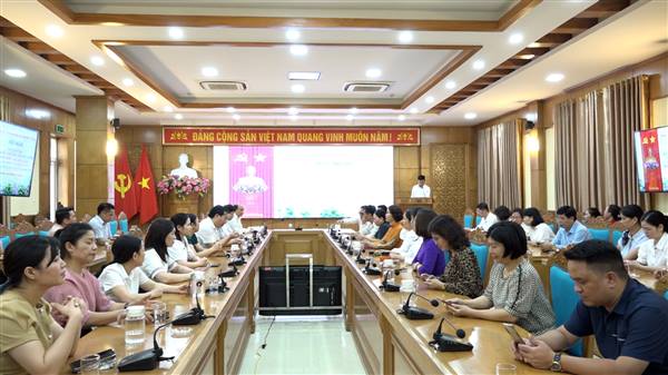 Hội nghị trao Quyết định cho cán bộ, công chức, viên chức phường nghỉ hưu trước tuổi, nghỉ thôi việc theo Nghị định 178/2024/NĐ-CP và Nghị định 67/2025/NĐ-CP của Chính phủ