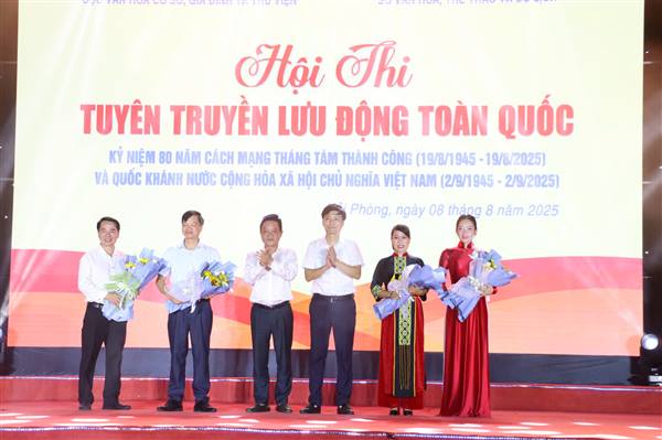 Tại phường Kiến An, Đội Tuyên truyền lưu động các tỉnh:&nbsp;Lạng Sơn, Tây Ninh, Lào Cai, Gia Lai Sôi nổi tham gia Hội thi Tuyên truyền lưu động toàn quốc Kỷ niệm 80 năm cách mạng tháng Tám thành công và Quốc khánh Nước cộng hòa xã hội chủ nghĩa Việt Nam