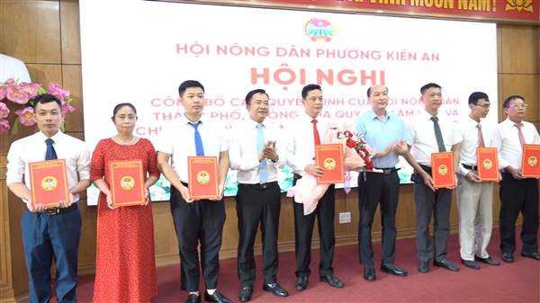 Hội nghị công bố các Quyết định của Hội Nông dân thành phố, thông qua Quy chế làm việc và chương trình công tác 6 tháng cuối năm 2025 của Hội Nông dân phường Kiến An