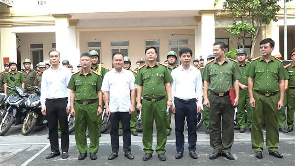 Công an phường Kiến An tổ chức Lễ ra quân tấn công trấn áp tội phạm, bảo đảm an ninh, trật tự; bảo vệ tuyệt đối an ninh, an toàn Đại hội Đảng các cấp, các hoạt động lễ kỷ niệm, các sự kiện chính trị quan trọng trên địa bàn