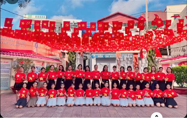 Trường Tiểu học Trần Thành Ngọ sôi nổi hưởng ứng Cuộc thi “Kiến An rợp bóng cờ”

