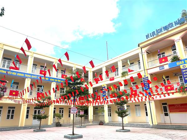 Trường Tiểu học Quang Trung&nbsp;hưởng ứng Cuộc thi “Kiến An rợp bóng cờ”  chào mừng Đại hội Đảng bộ phường lần thứ I và kỷ niệm 80 năm Cách mạng tháng Tám, Quốc khánh 2/9