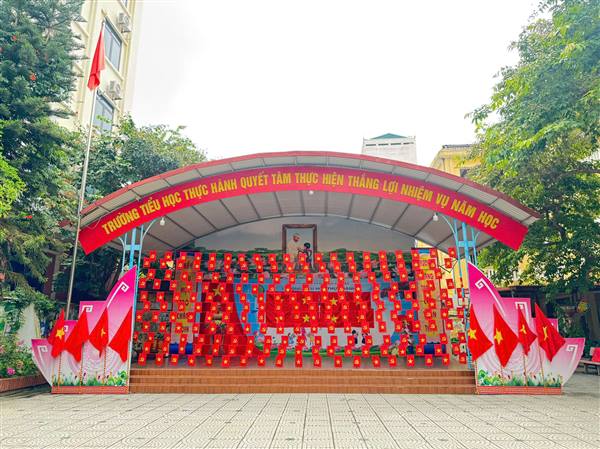 Trường Tiểu học Thực hành rực rỡ sắc cờ chào mừng Đại hội Đảng bộ phường Kiến An lần thứ I