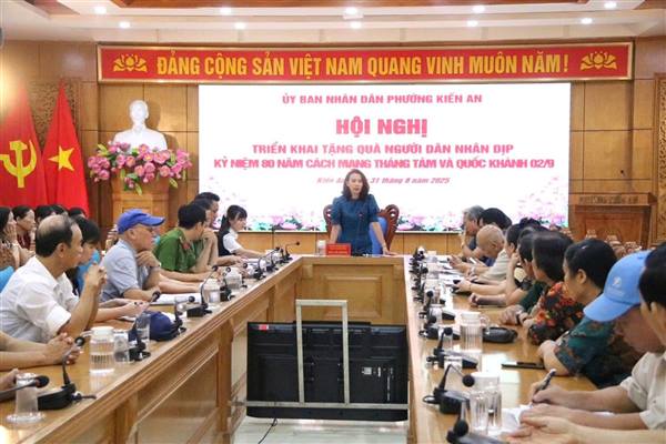 Phường Kiến An triển khai tặng quà người dân nhân dịp kỉ niệm 80 năm Cách mạng Tháng Tám và Quốc khánh 2/9