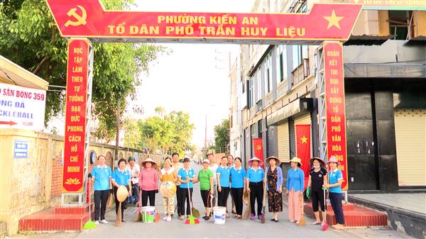 Hội Phụ nữ phường ra quân dọn vệ sinh môi trường hưởng ứng “Ngày Chủ nhật xanh” chào mừng Đại hội Đảng bộ Thành phố Hải Phòng lần thứ I, nhiệm kỳ 2025 - 2030