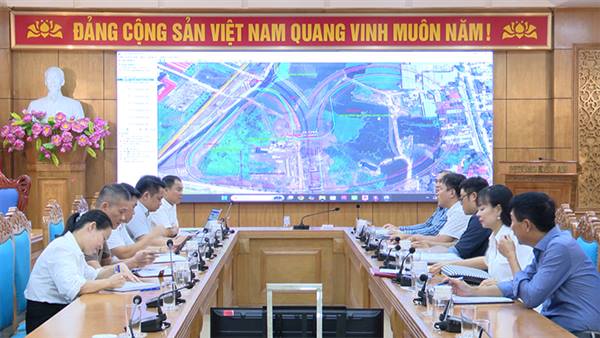 UBND phường làm việc với Ban Quản lý dự án đầu tư xây dựng các công trình Giao thông và Nông nghiệp Hải Phòng về việc thu hồi đất thực hiện Dự án đầu tư xây dựng đường Vành Đai 2