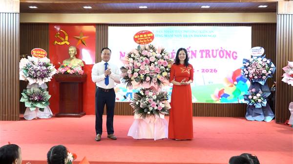 Đồng chí Nguyễn Phong Doanh – Phó Bí thư Đảng uỷ, Chủ tịch UBND phường dự Lễ khai giảng năm học 2025-2026 tại trường mầm non Trần Thành Ngọ và trường Tiểu học Trần Thành Ngọ