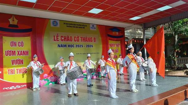 Trường Tiểu học Quán Trữ tổ chức Lễ chào cờ tháng 9/2025