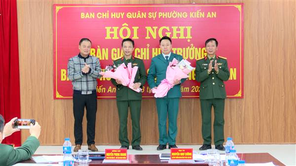 Hội nghị bàn giao Chỉ huy trưởng Ban Chỉ huy Quân sự phường