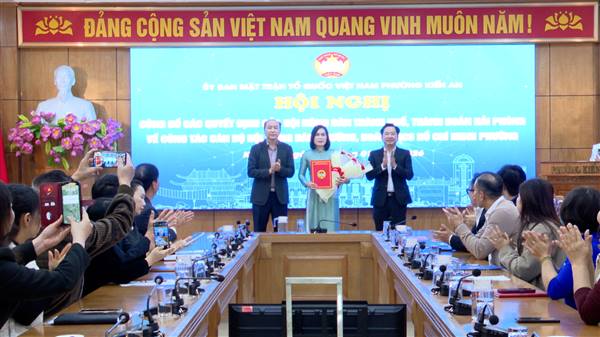Hội nghị công bố các Quyết định của Hội Nông dân thành phố, Thành Đoàn Hải Phòng về công tác cán bộ Hội Nông dân phường, Đoàn TNCS Hồ Chí Minh phường