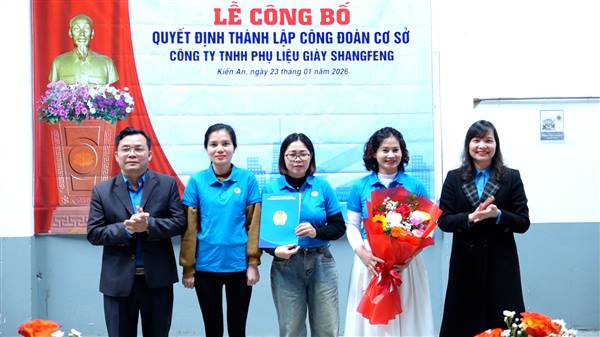Hội nghị công bố Quyết định thành lập Công đoàn cơ sở  Công ty TNHH phụ liệu giày ShangFeng