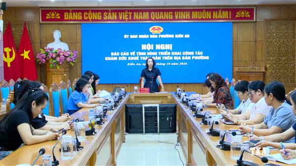 Ủy ban nhân dân phường họp nghe về tình hình triển khai công tác khám sức khoẻ toàn dân trên địa bàn phường