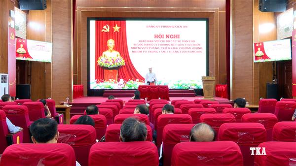Hội nghị giao ban với các tổ dân phố thuộc Đảng uỷ phường về kết quả thực hiện nhiệm vụ 9 tháng; triển khai phương hướng, nhiệm vụ trọng tâm 3 tháng cuối năm 2026