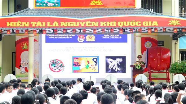 Trường THCS Nam Hà tuyên truyền pháp luật về an toàn giao thông, phòng, chống ma túy, phòng cháy chữa cháy và an ninh mạng
