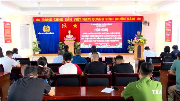 Hội nghị tuyên truyền, phổ biến, giáo dục pháp luật và vận động thực hiện chính sách vay vốn; tư vấn giới thiệu việc làm miễn phí cho người chấp hành xong hình phạt tù tái hoà nhập cộng đồng
