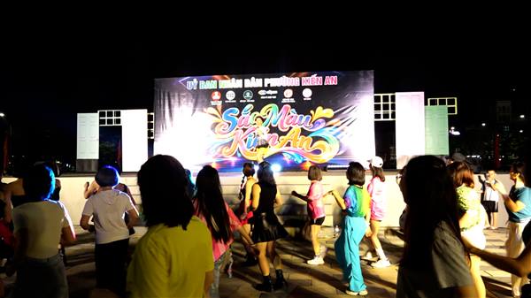 “Live Your Color” lan tỏa năng lượng tích cực tại Vườn hoa Hồ Hạnh Phúc