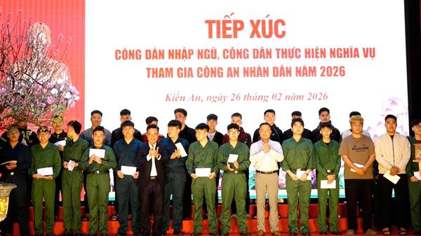 Phường Kiến An tiếp xúc công dân nhập ngũ, công dân thực hiện nghĩa vụ tham gia Công an Nhân dân năm 2026