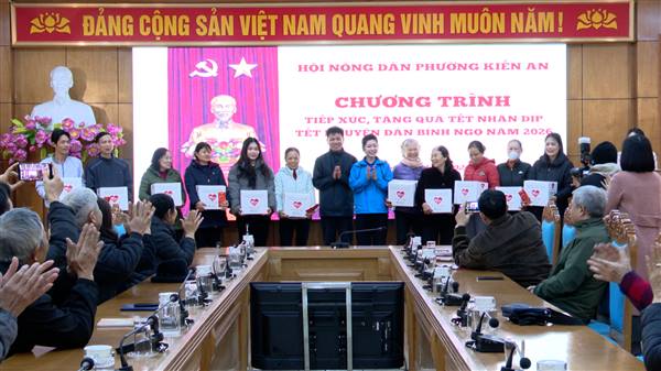 Hội nông dân phường tổ chức Chương trình tiếp xúc, tặng quà nhân dịp Tết Nguyên đán Bính Ngọ 2026