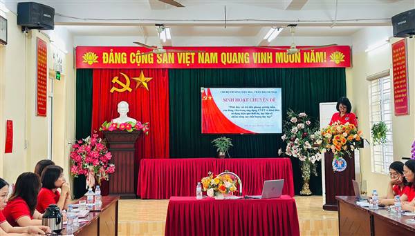Chi bộ Trường Tiểu học Trần Thành Ngọ tổ chức sinh hoạt chuyên đề “Phát huy vai trò tiên phong, gương mẫu của đảng viên trong khai thác, sử dụng hiệu quả thiết bị và học liệu số nhằm nâng cao chất lượng dạy học”