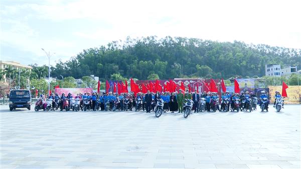 Hơn 200 cán bộ, hội viên Phụ nữ phường Kiến An tham gia diễu hành biểu dương lực lượng hưởng ứng bầu cử đại biểu Quốc hội khóa XVI và HĐND các cấp, nhiệm kỳ 2026 - 2031