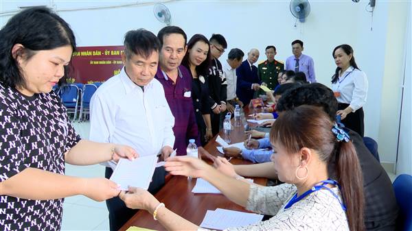 PHƯỜNG KIẾN AN NÁO NỨC TRONG NGÀY HỘI NON SÔNG