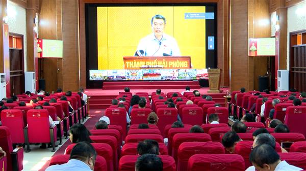 Đoàn đại biểu Quốc hội thành phố tiếp xúc cử tri sau kỳ họp thứ Nhất, Quốc hội khóa XVI