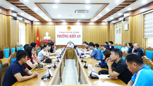 Cuộc họp đối thoại về phương án bồi thường, hỗ trợ tái định cư đối với các hộ dân có đất nằm trong chỉ giới thu hồi thực hiện Dự án đầu tư xây dựng tuyến đường nối Quốc lộ 5 với Quốc lộ 10 đoạn qua địa bàn phường