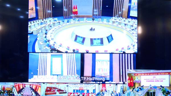 Phường Kiến An tham dự Hội nghị trực tuyến triển khai các kế hoạch của UBND thành phố về lãnh đạo đảm bảo trật tự, an toàn giao thông, phục vụ mục tiêu phát triển kinh tế - xã hội trên địa bàn thành phố; xây dựng tuyến Quốc lộ 5, Quốc lộ 10 qua địa bàn thành phố Hải Phòng là tuyến đường an toàn về giao thông