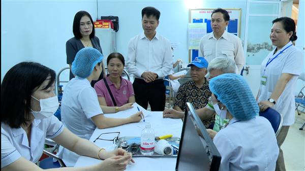 Khám sức khỏe miễn phí cho hội viên Nông dân, Phụ nữ, Cựu chiến binh phường hưởng ứng Ngày Sức khỏe toàn dân năm 2026