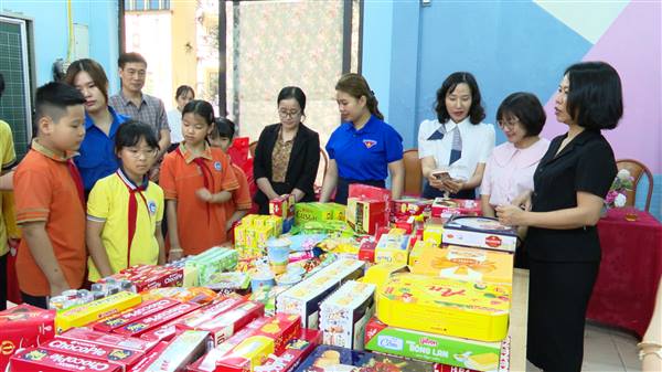 Chi bộ Trường Tiểu học Đồng Hòa ra mắt mô hình Dân vận khéo “Mạng lưới yêu thương số - Kết nối những vòng tay”