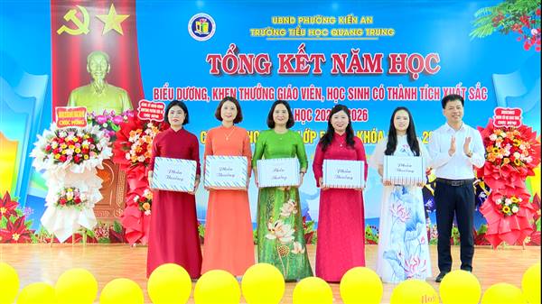 Trường Tiểu học Quang Trung tổng kết năm học, biểu dương, khen thưởng giáo viên, học sinh xuất sắc năm học 2025-2026; 

Chia tay học sinh lớp 5 niên khóa 2021-2026