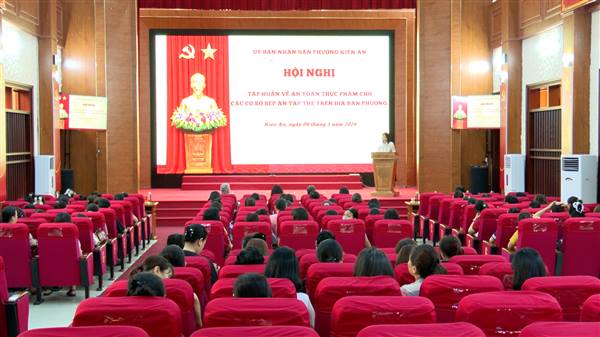 UBND phường tổ chức Hội nghị tập huấn về An toàn thực phẩm cho các cơ sở bếp ăn tập thể trên địa bàn phường

