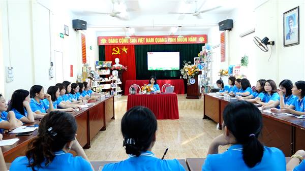 Chi bộ Trường Tiểu học Trần Thành Ngọ tổ chức sinh hoạt chuyên đề “Xây dựng trường học hạnh phúc gắn với mục tiêu phát triển con người xã hội chủ nghĩa”
