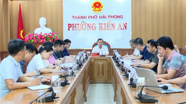 UBND phường nghe báo cáo kết quả giải ngân vốn đầu tư công và tiến độ thực hiện các dự án trên địa bàn phường