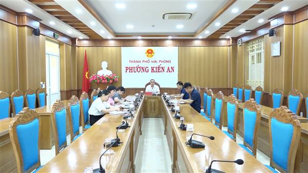 UBND phường họp nghe báo cáo về công tác chuẩn bị thành lập Hội Doanh nghiệp phường Kiến An